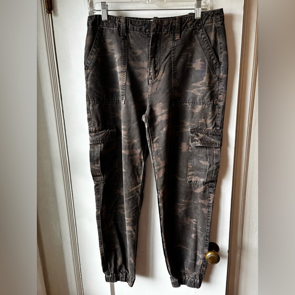 Velvet Heart Camo Cargo Joggers - Dark Brown/Olive. Size M